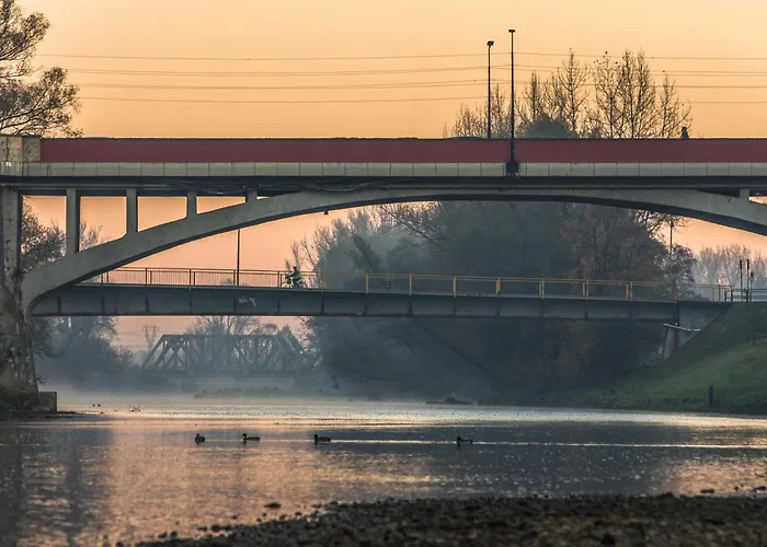 Powstancow 19 דירה *